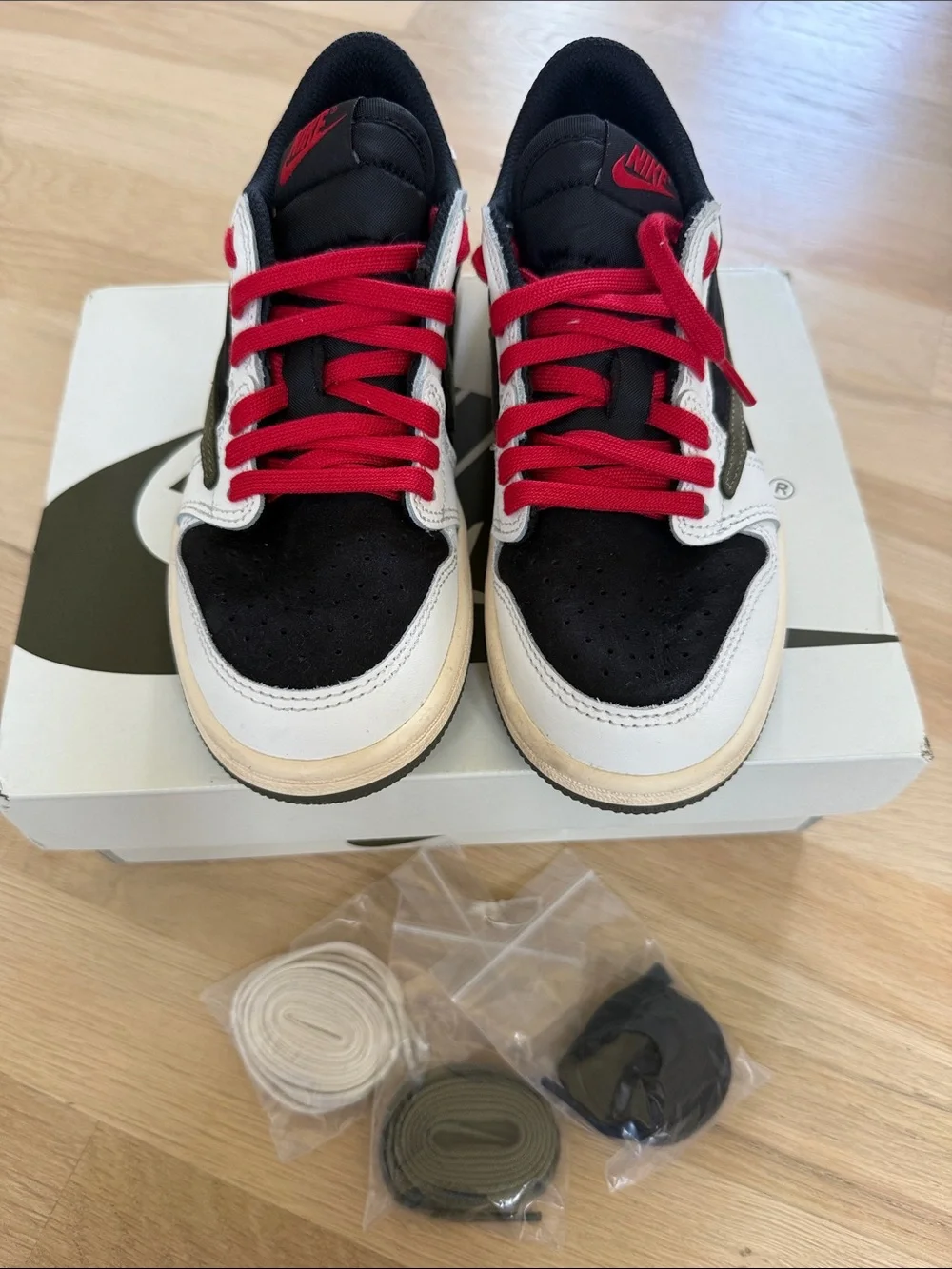 Nike Kids Low-Top Sneakers in Black, White, Olive & Red